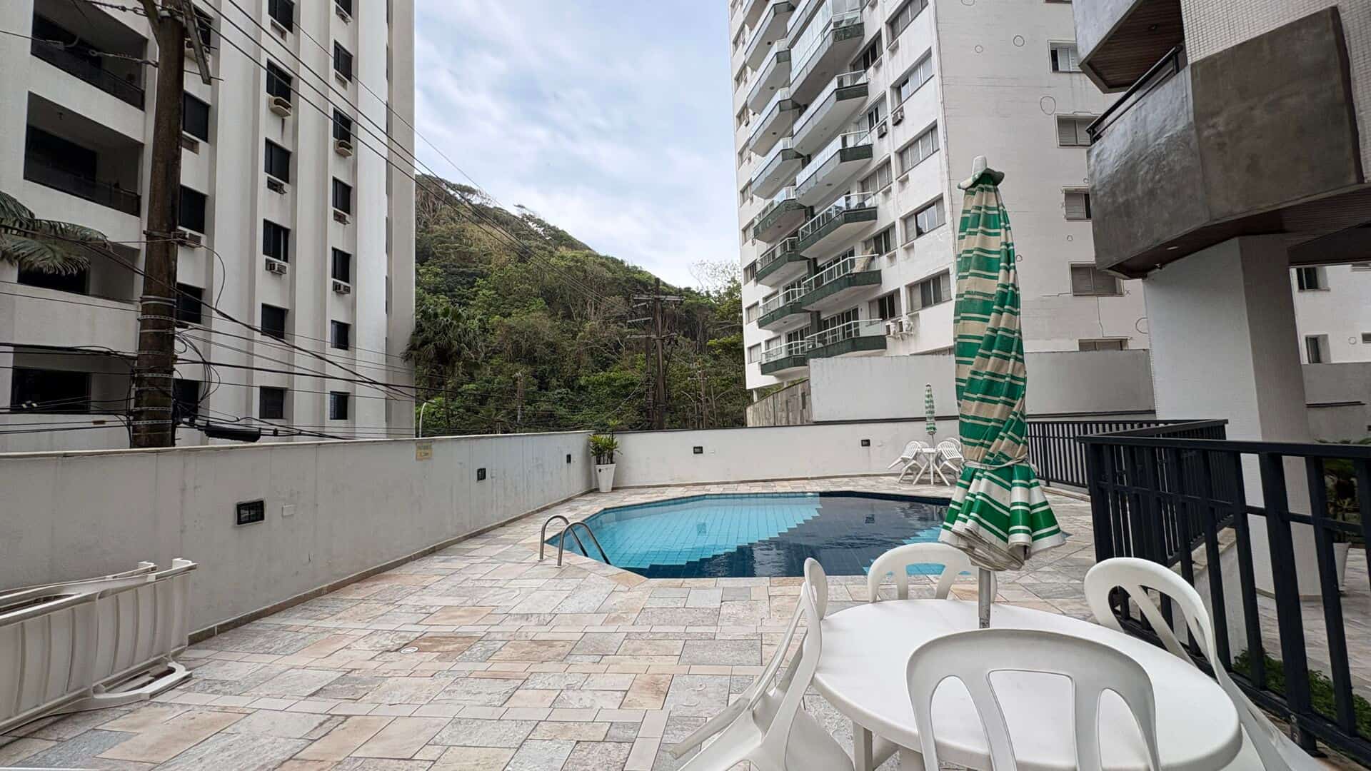 Apartamento à venda 3 dormitorios 1 suite 2 vagas lazer no bairro Pitangueiras em Guarujá/SP