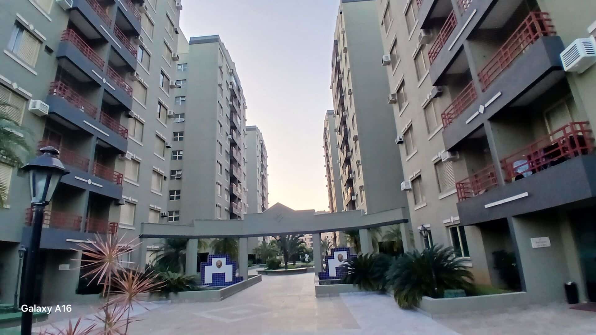 Apartamento locação anual 2 dormitorios 1 vaga praia da enseada guaruja